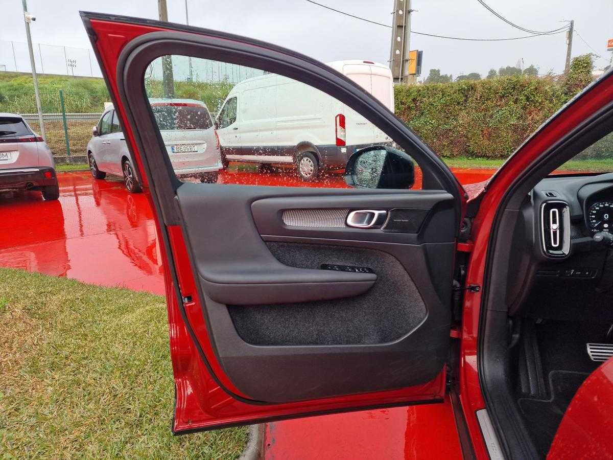 volvo-xc40-2022-hibrido-a-gasolina-1477cc