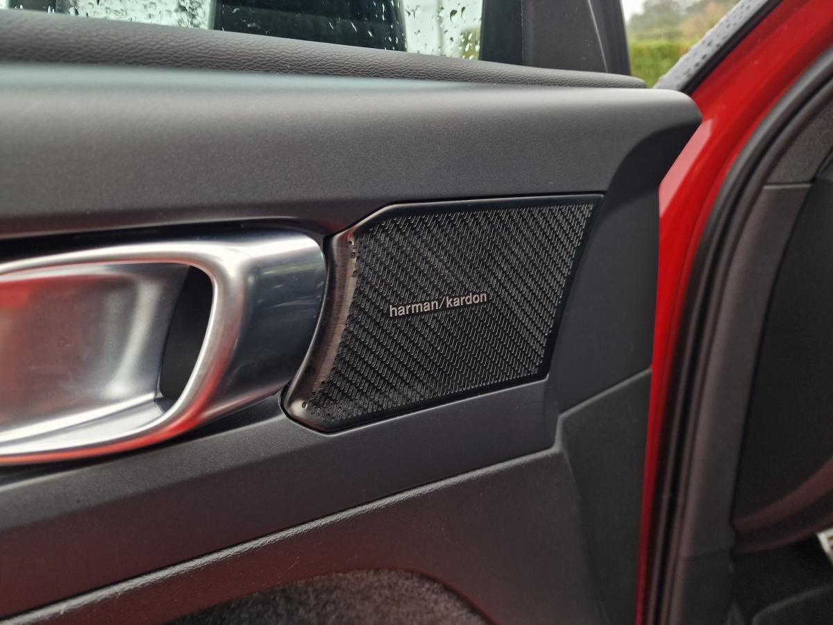 volvo-xc40-2022-hibrido-a-gasolina-1477cc
