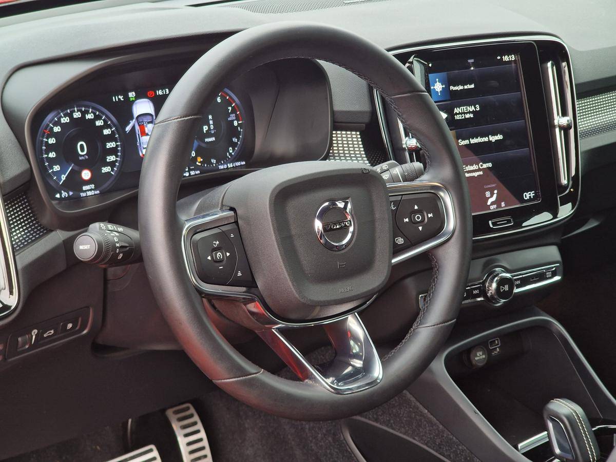 volvo-xc40-2022-hibrido-a-gasolina-1477cc