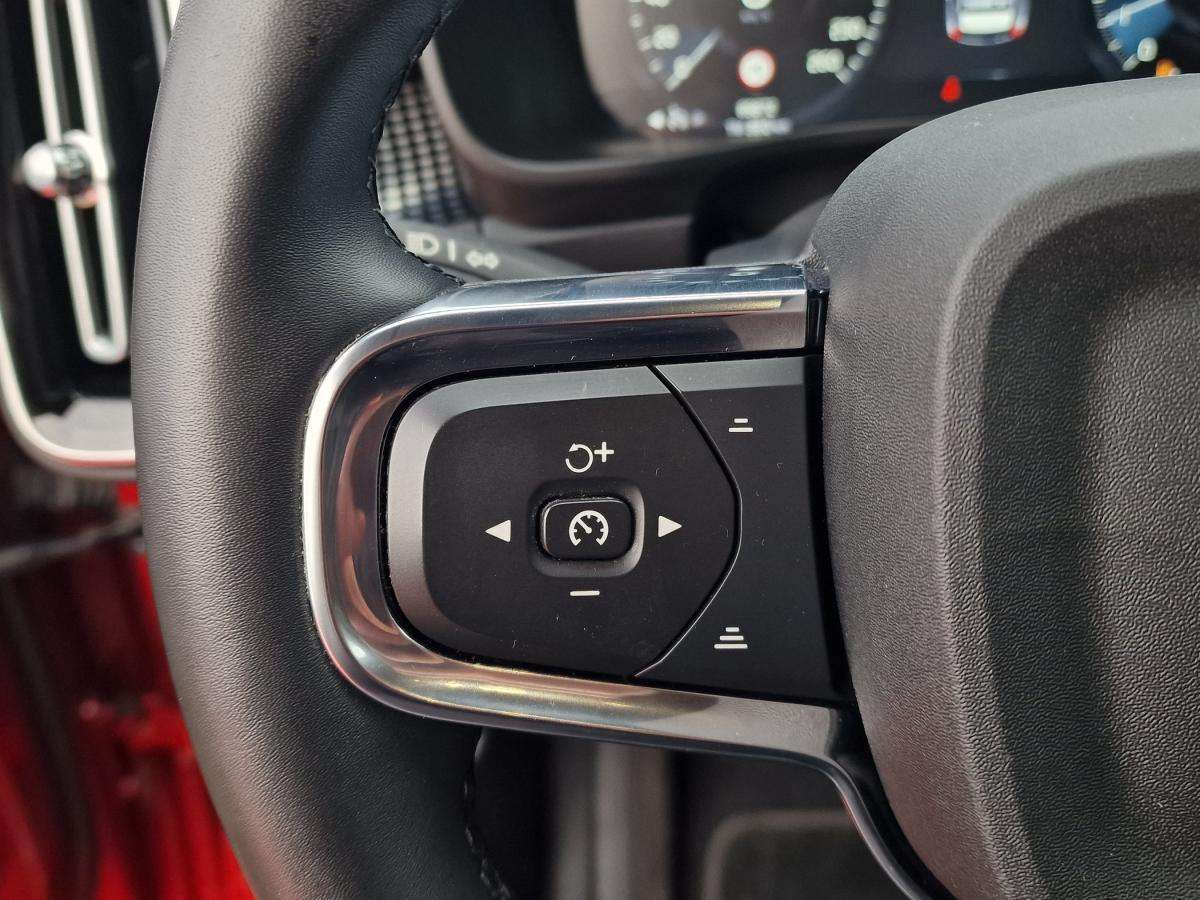 volvo-xc40-2022-hibrido-a-gasolina-1477cc