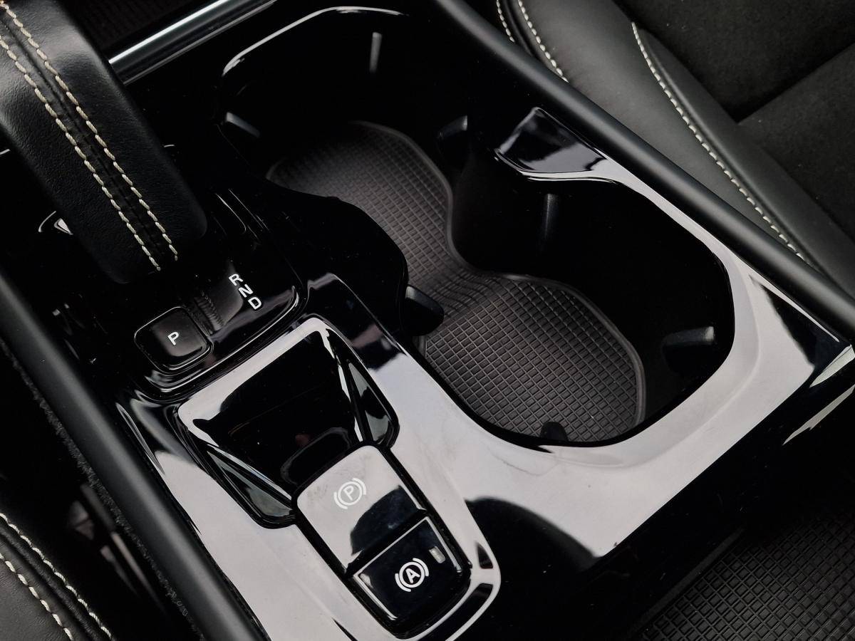 volvo-xc40-2022-hibrido-a-gasolina-1477cc