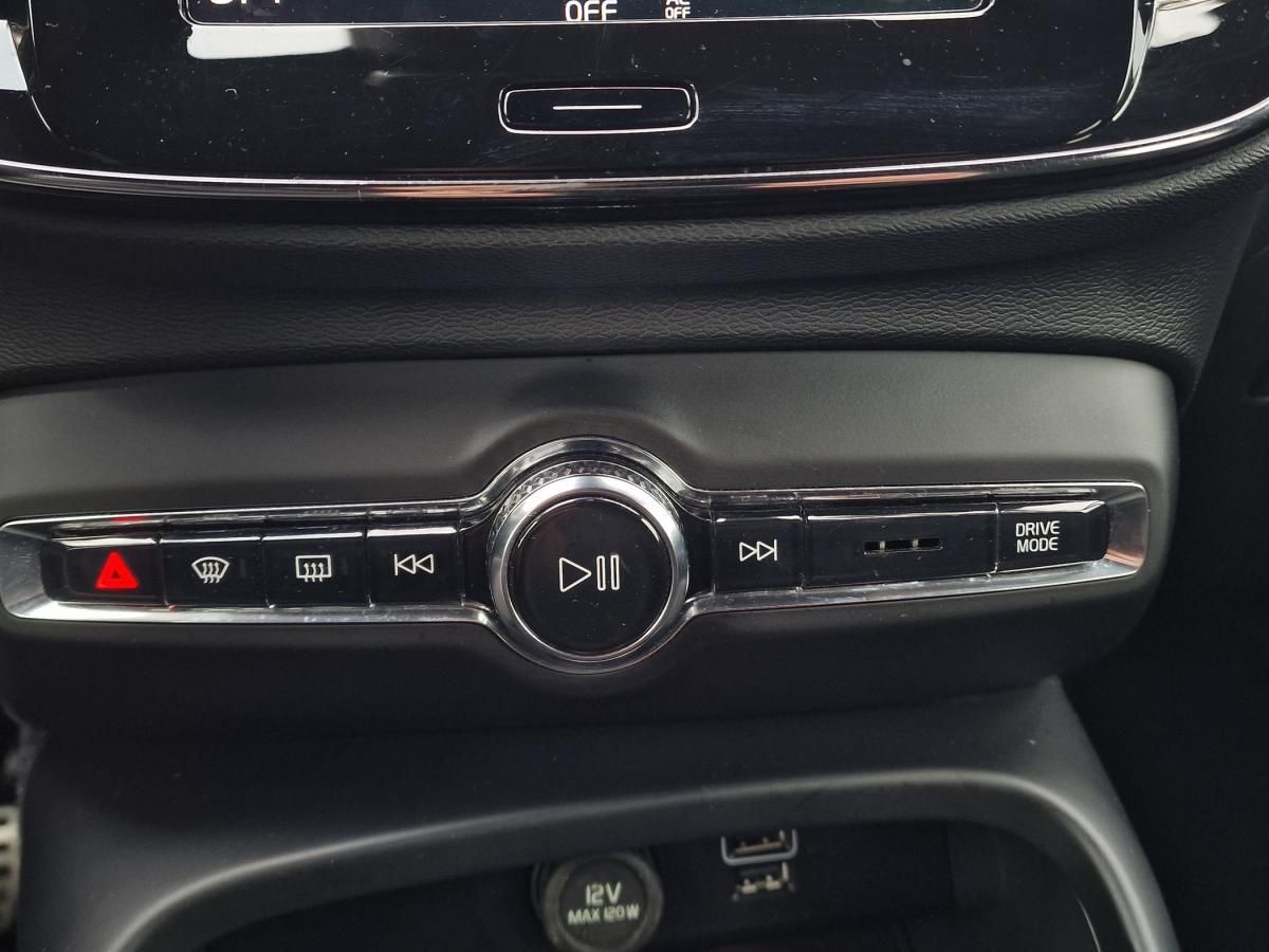 volvo-xc40-2022-hibrido-a-gasolina-1477cc