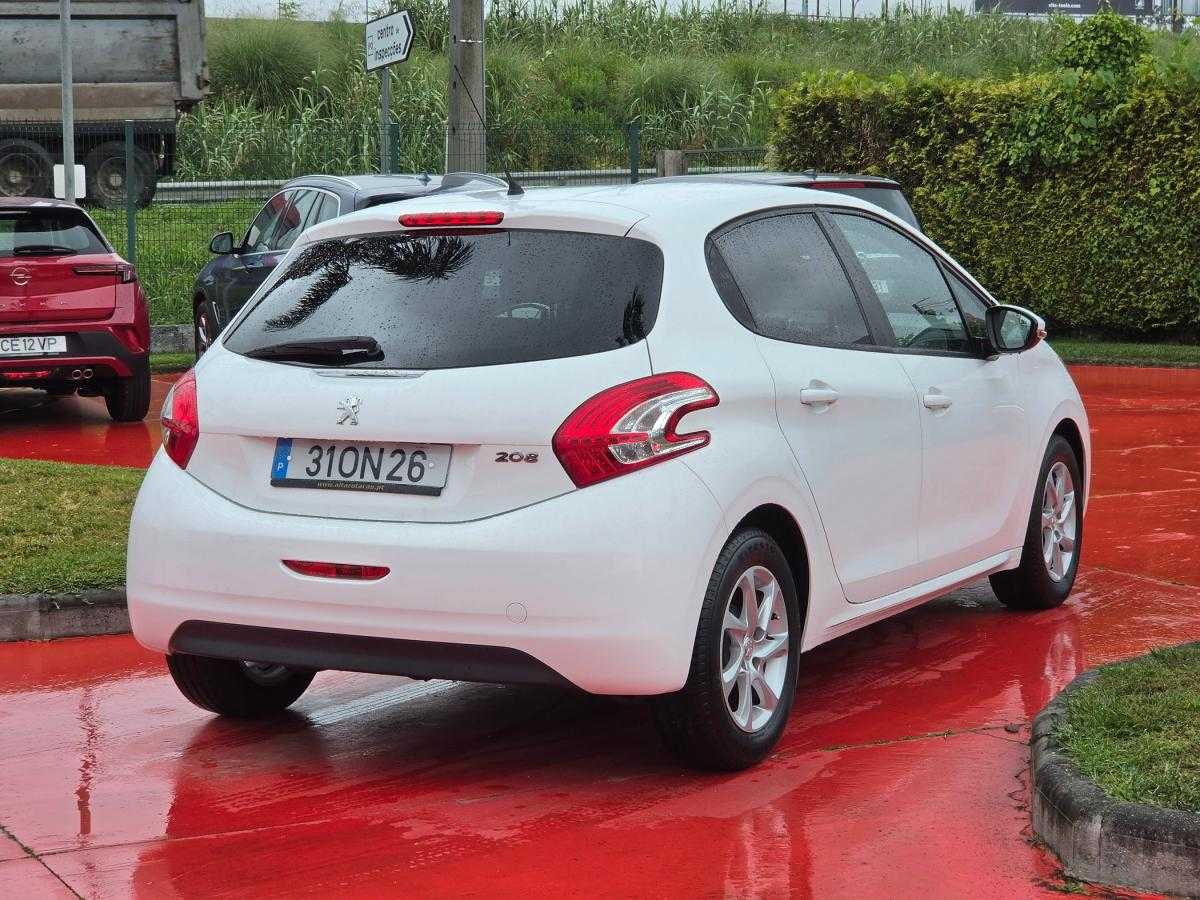 peugeot-208-2014-gasolina-1199cc