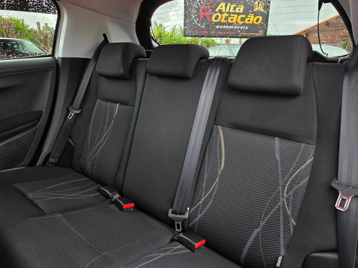peugeot-208-2014-gasolina-1199cc
