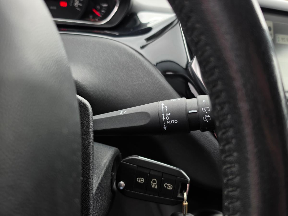 peugeot-208-2014-gasolina-1199cc