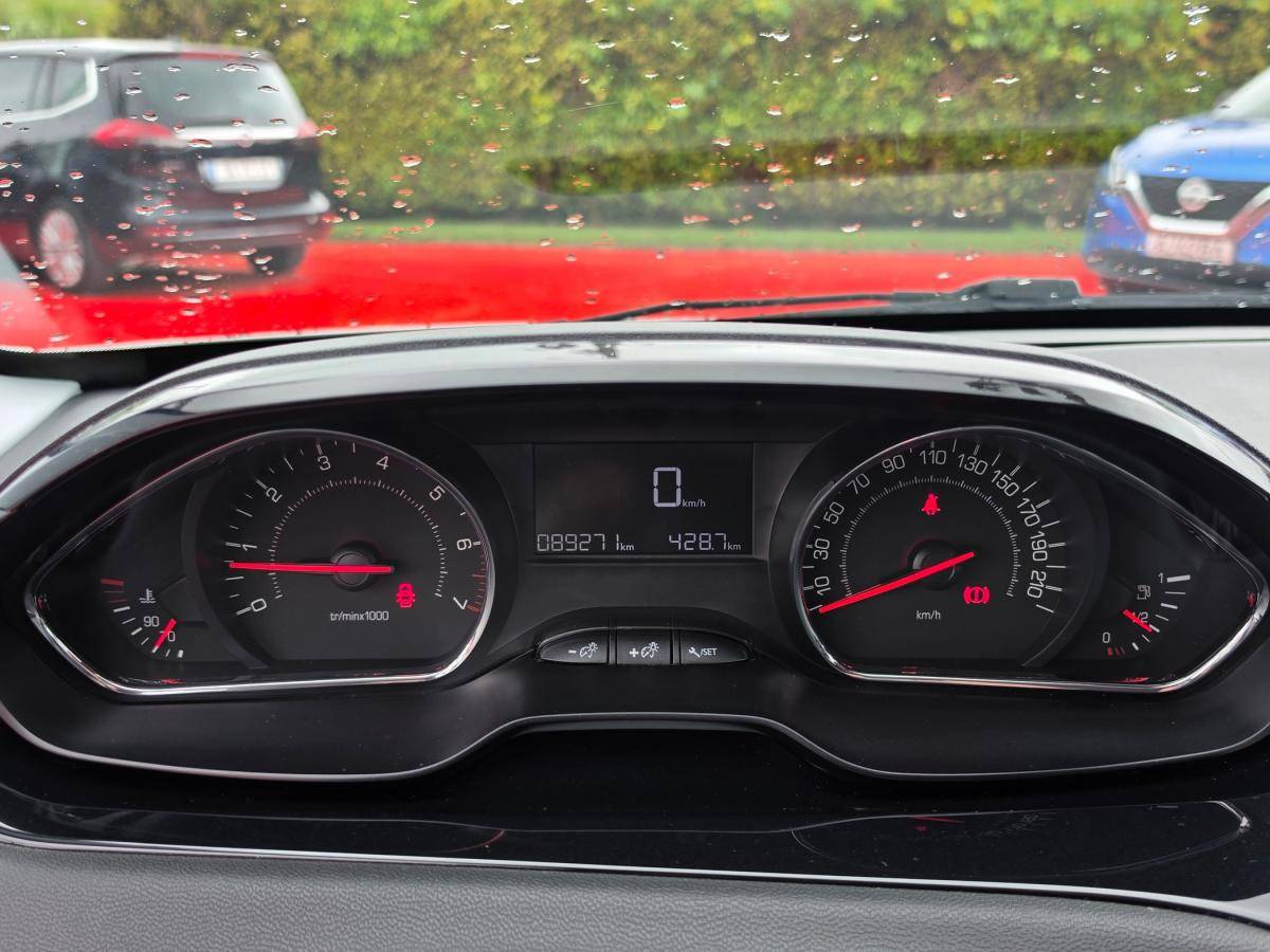 peugeot-208-2014-gasolina-1199cc