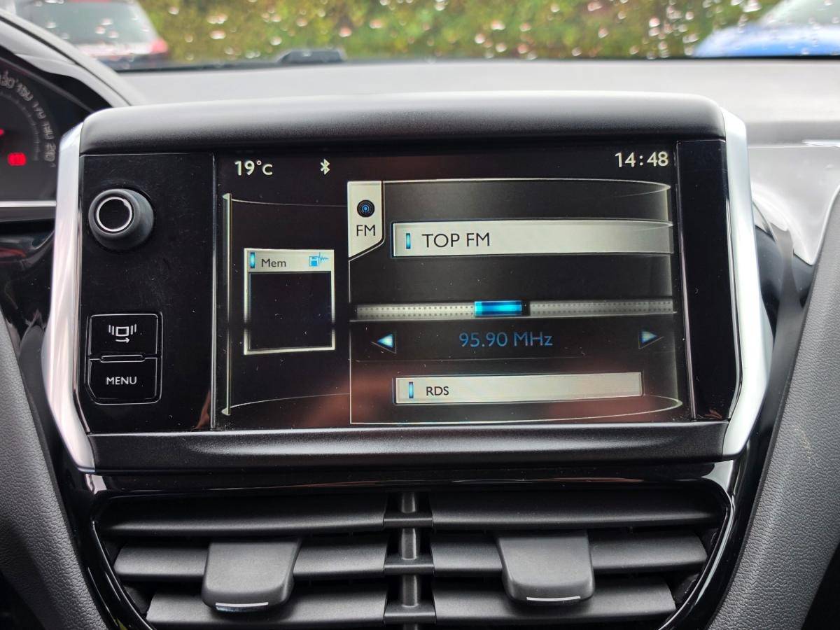 peugeot-208-2014-gasolina-1199cc