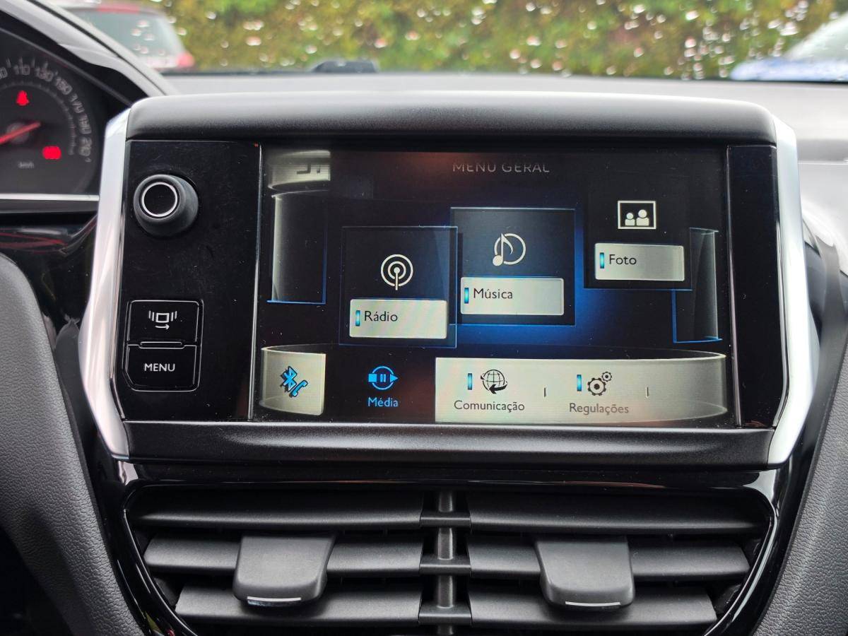 peugeot-208-2014-gasolina-1199cc