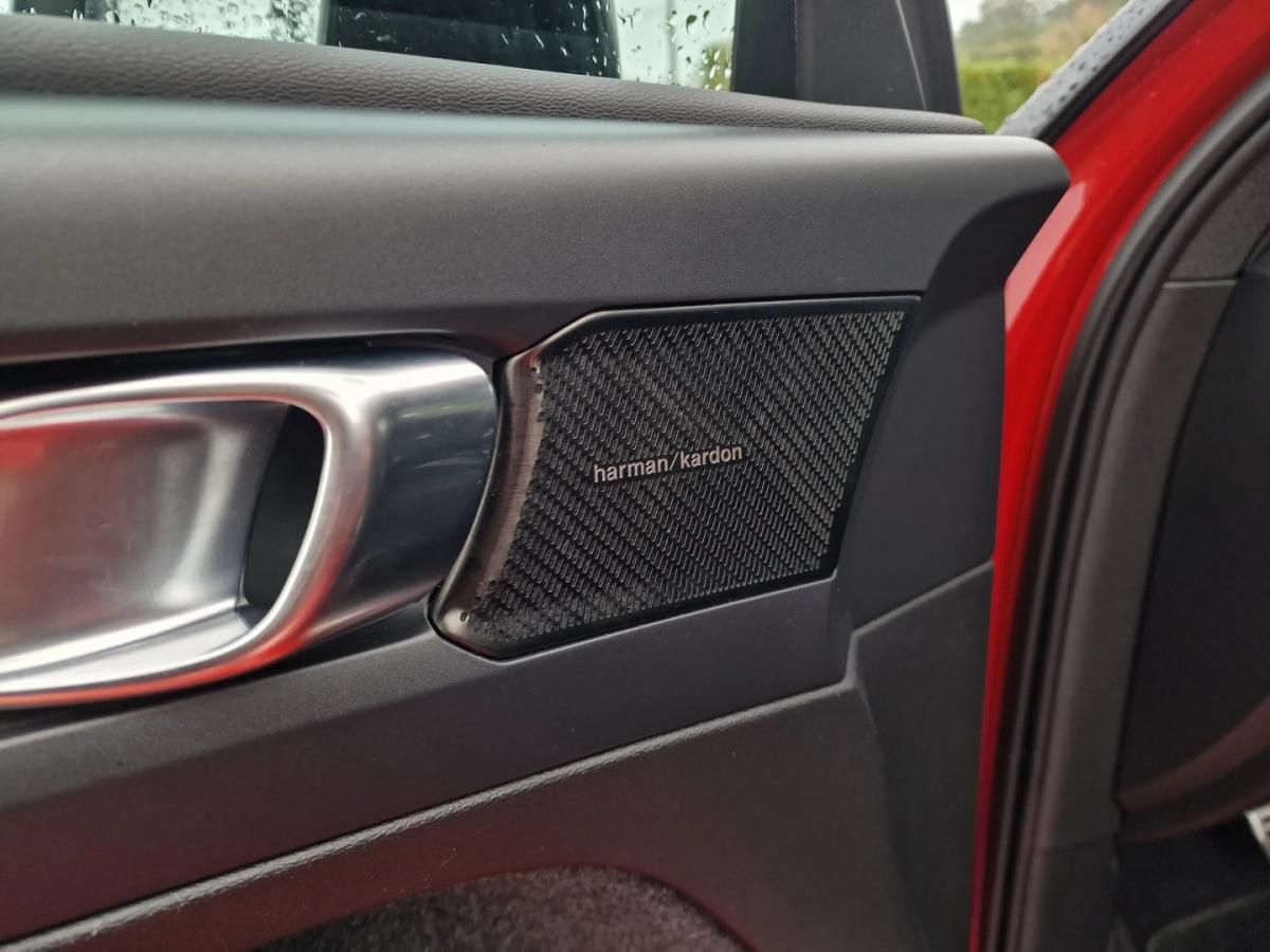 volvo-xc40-2022-hibrido-1477cc