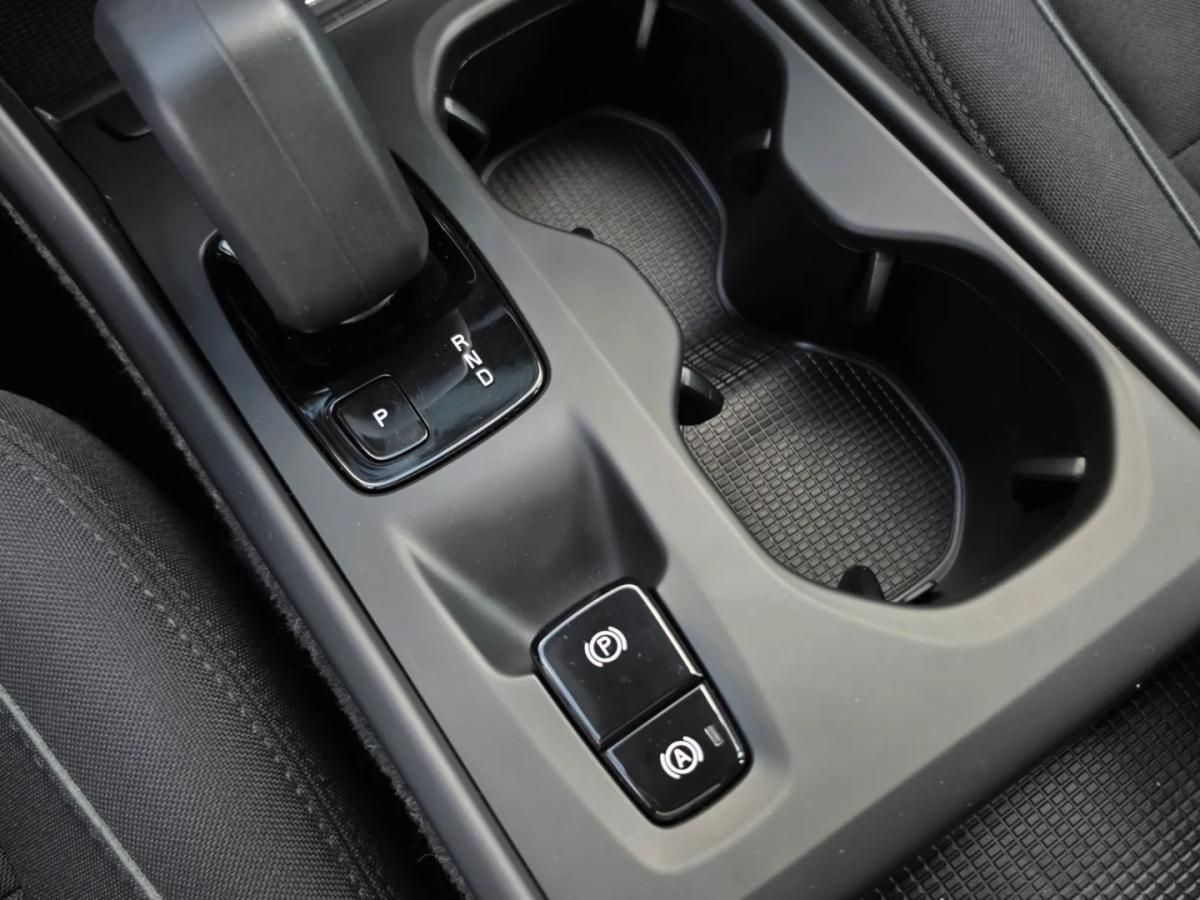 volvo-xc40-2022-hibrido-1477cc