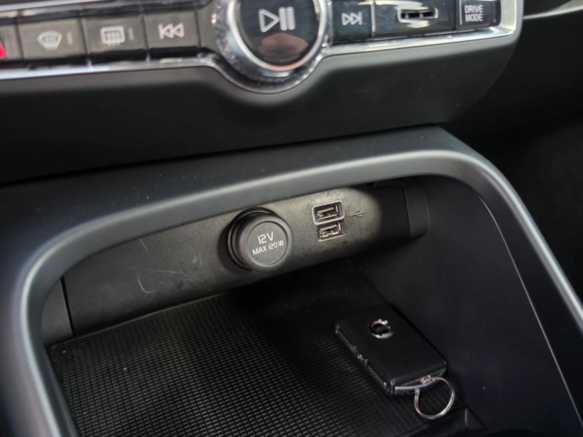 volvo-xc40-2022-hibrido-1477cc