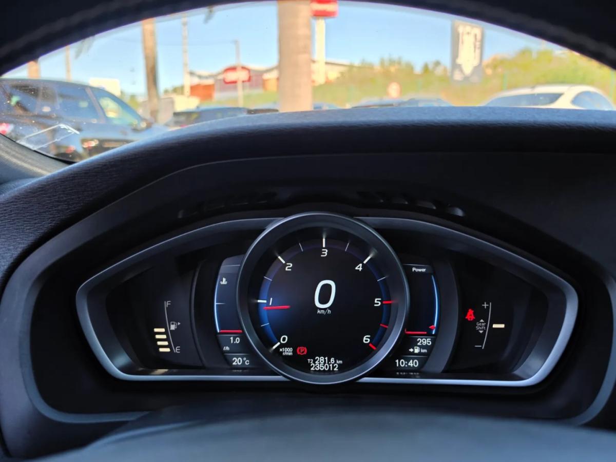 volvo-v40-2013-diesel-1560cc