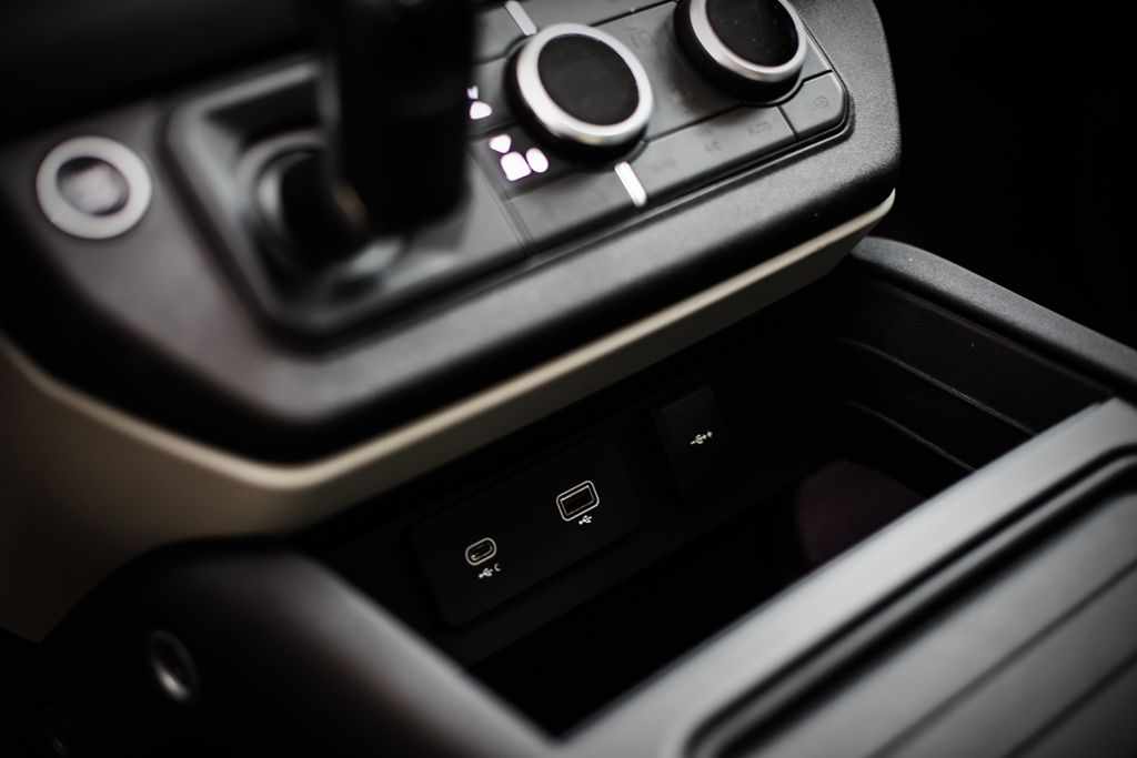 land-rover-defender-2020-diesel-1999cc