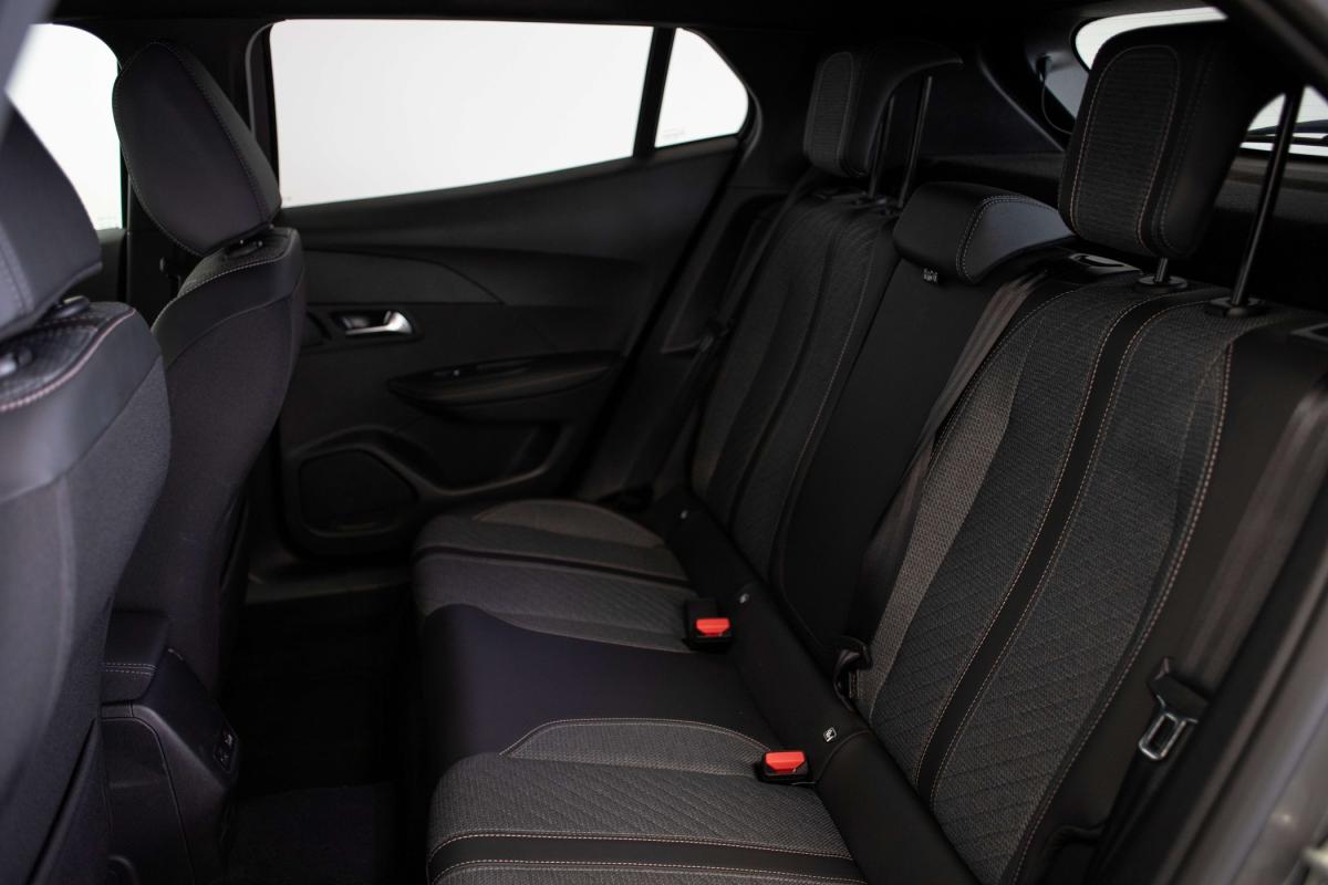 peugeot-2008-2025-eletrico-0cc