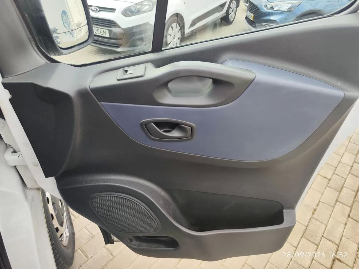 opel-vivaro-2016-diesel-1598cc