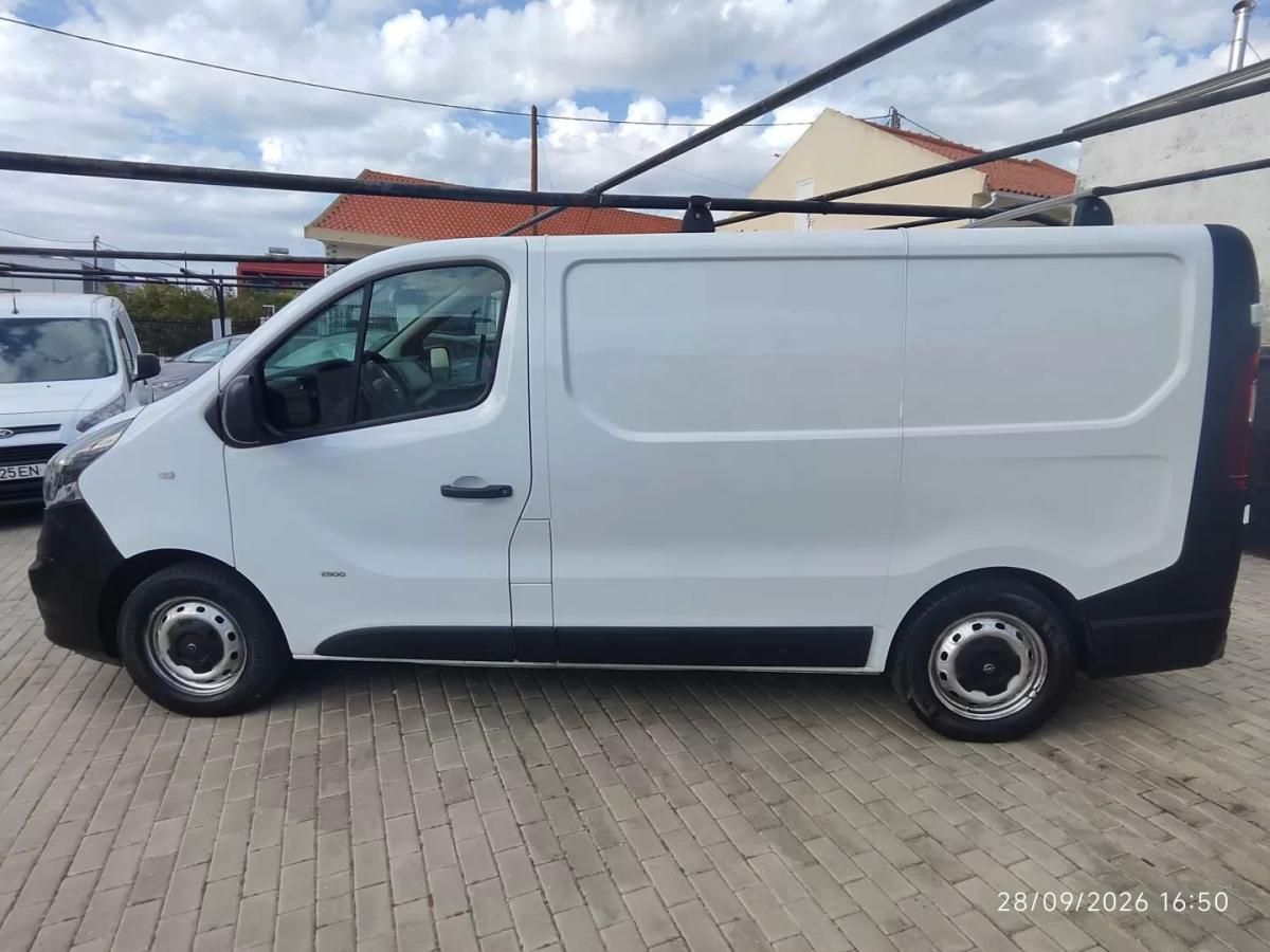 opel-vivaro-2016-diesel-1598cc