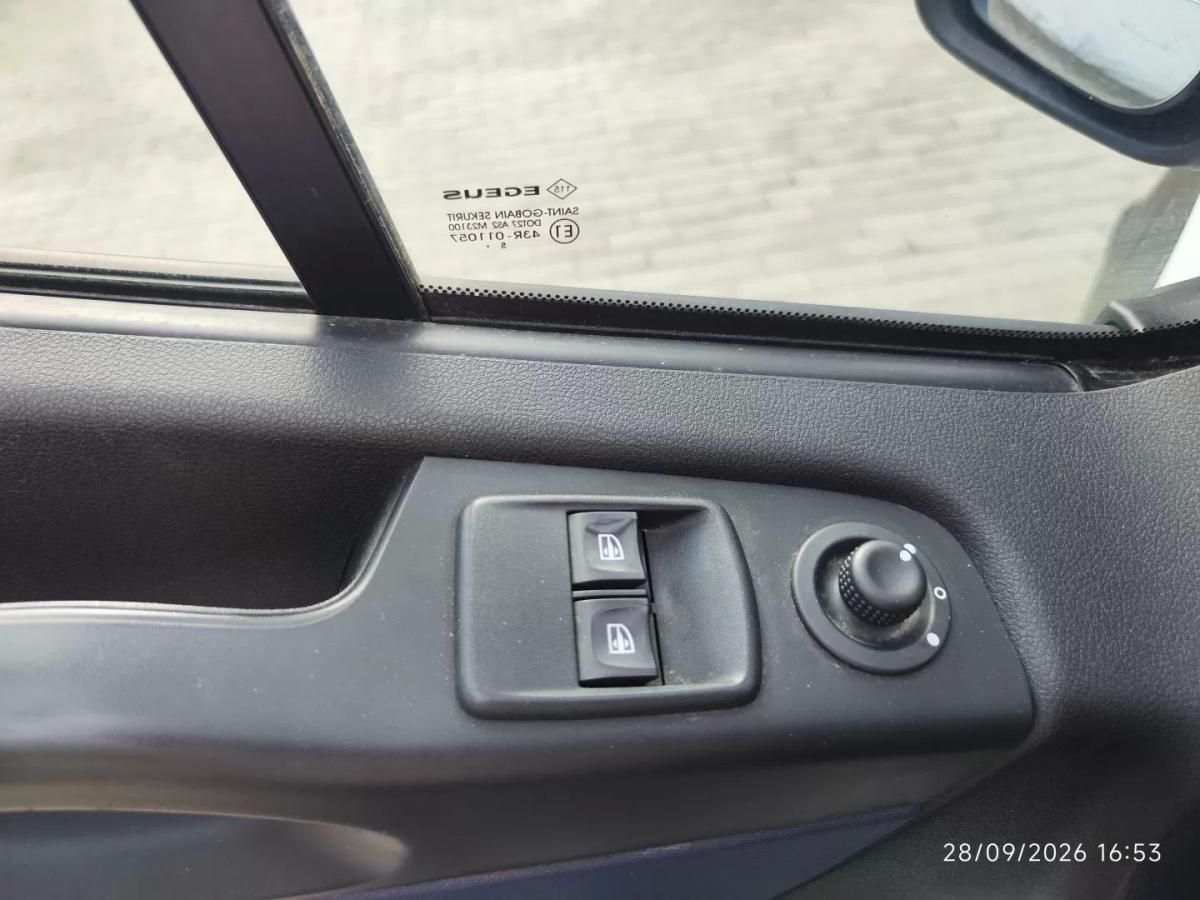 opel-vivaro-2016-diesel-1598cc