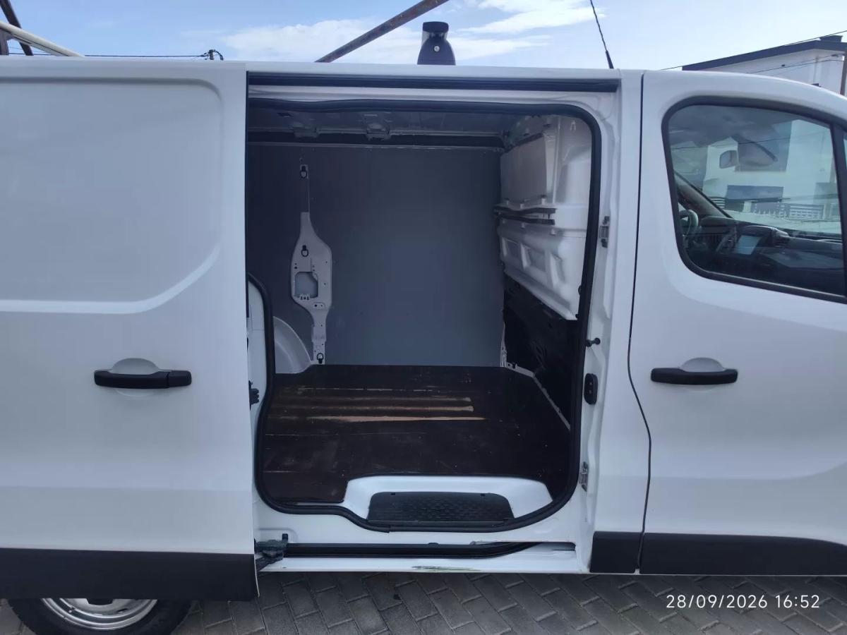 opel-vivaro-2016-diesel-1598cc