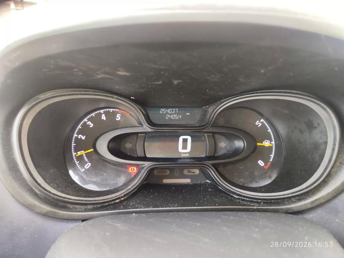 opel-vivaro-2016-diesel-1598cc