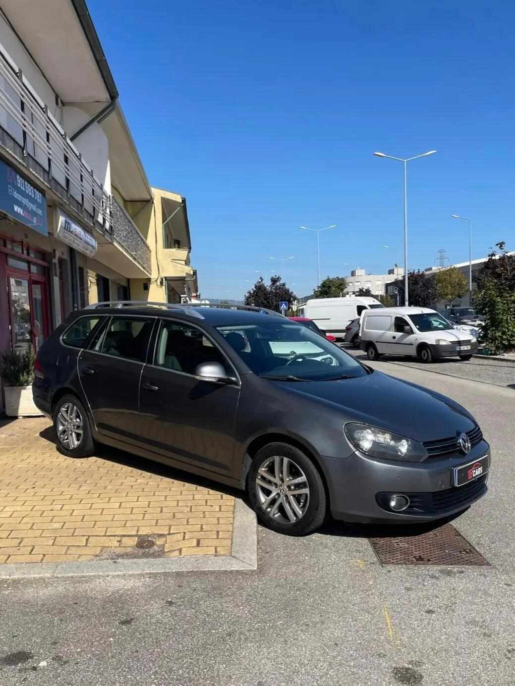 volkswagen-golf-variant-2011-diesel-1598cc