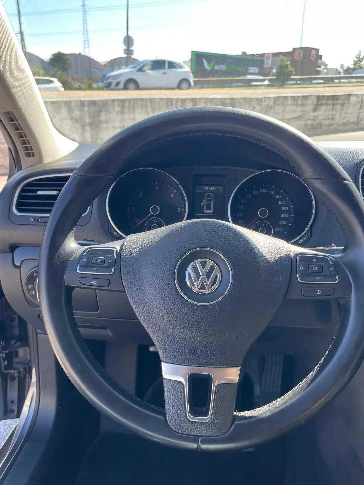 volkswagen-golf-variant-2011-diesel-1598cc