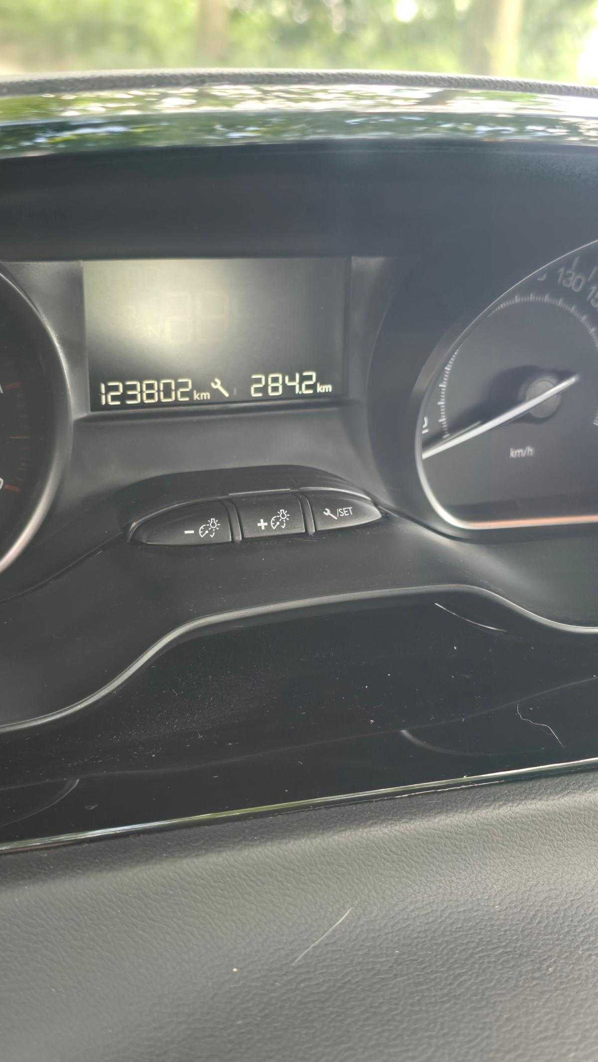 peugeot-208-2019-diesel-1499cc