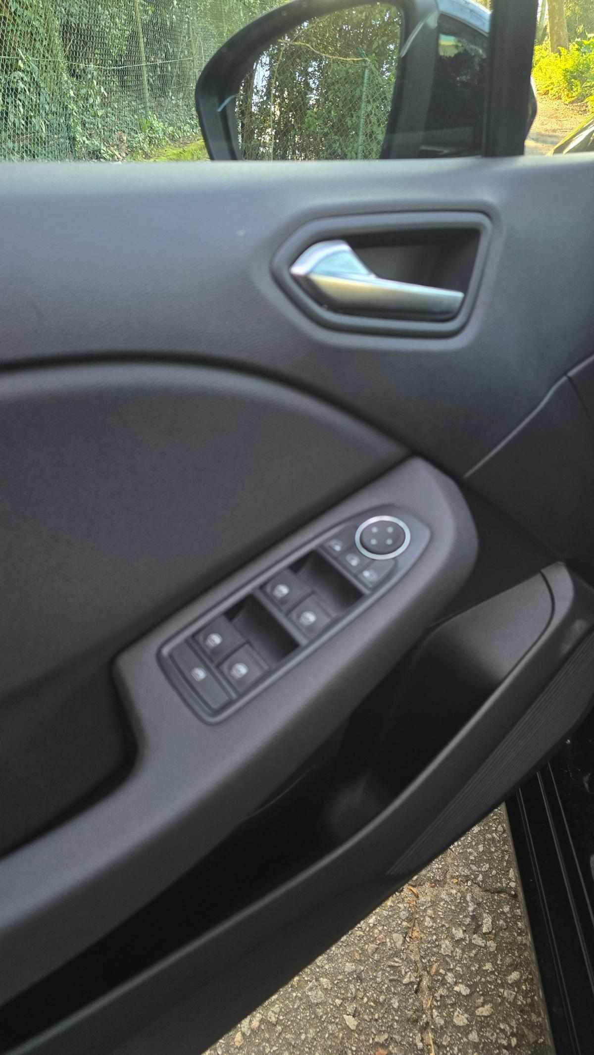 mitsubishi-colt-2024-hibrido-a-gasolina-1598cc