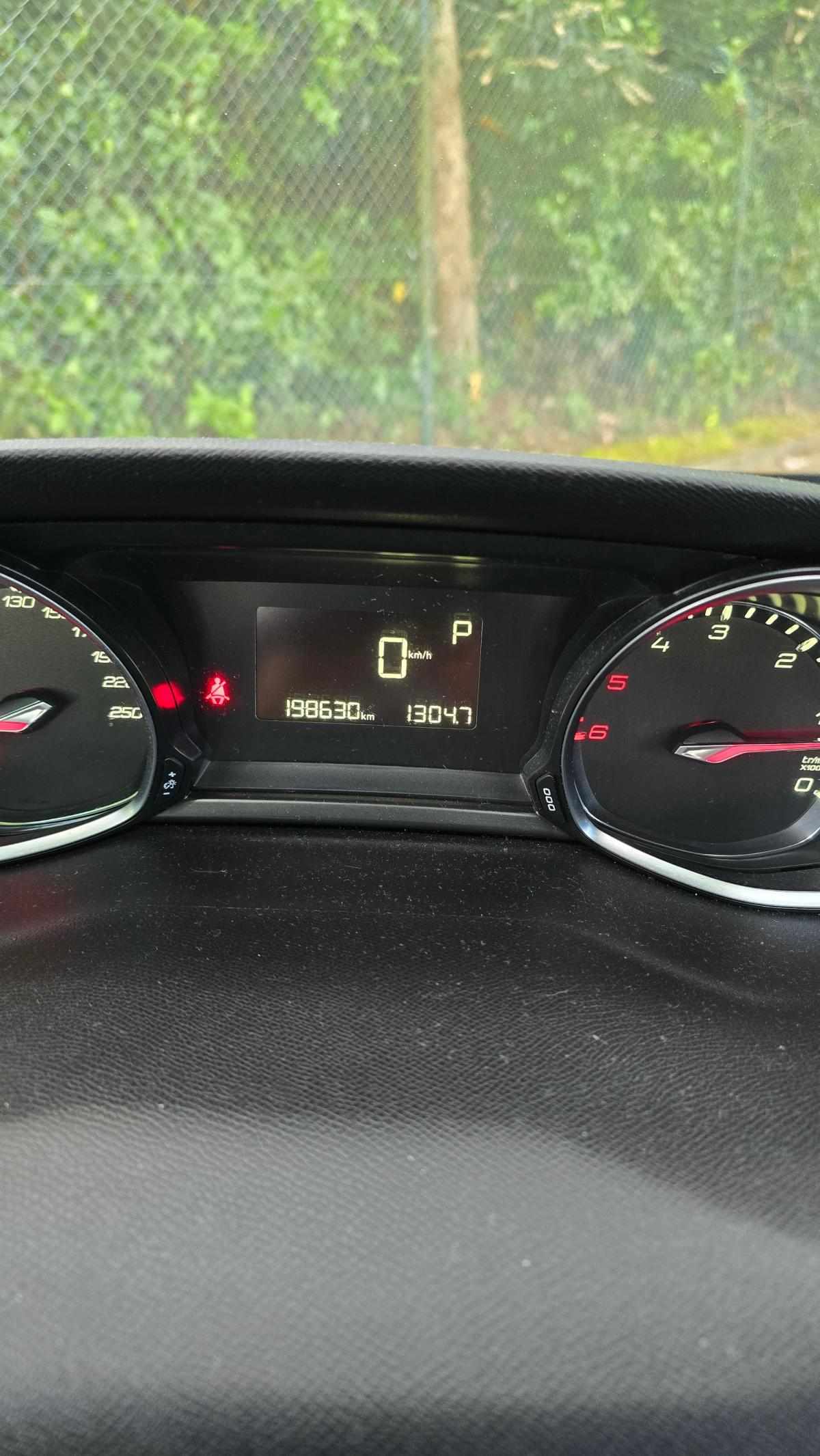 peugeot-308-2015-diesel-1560cc