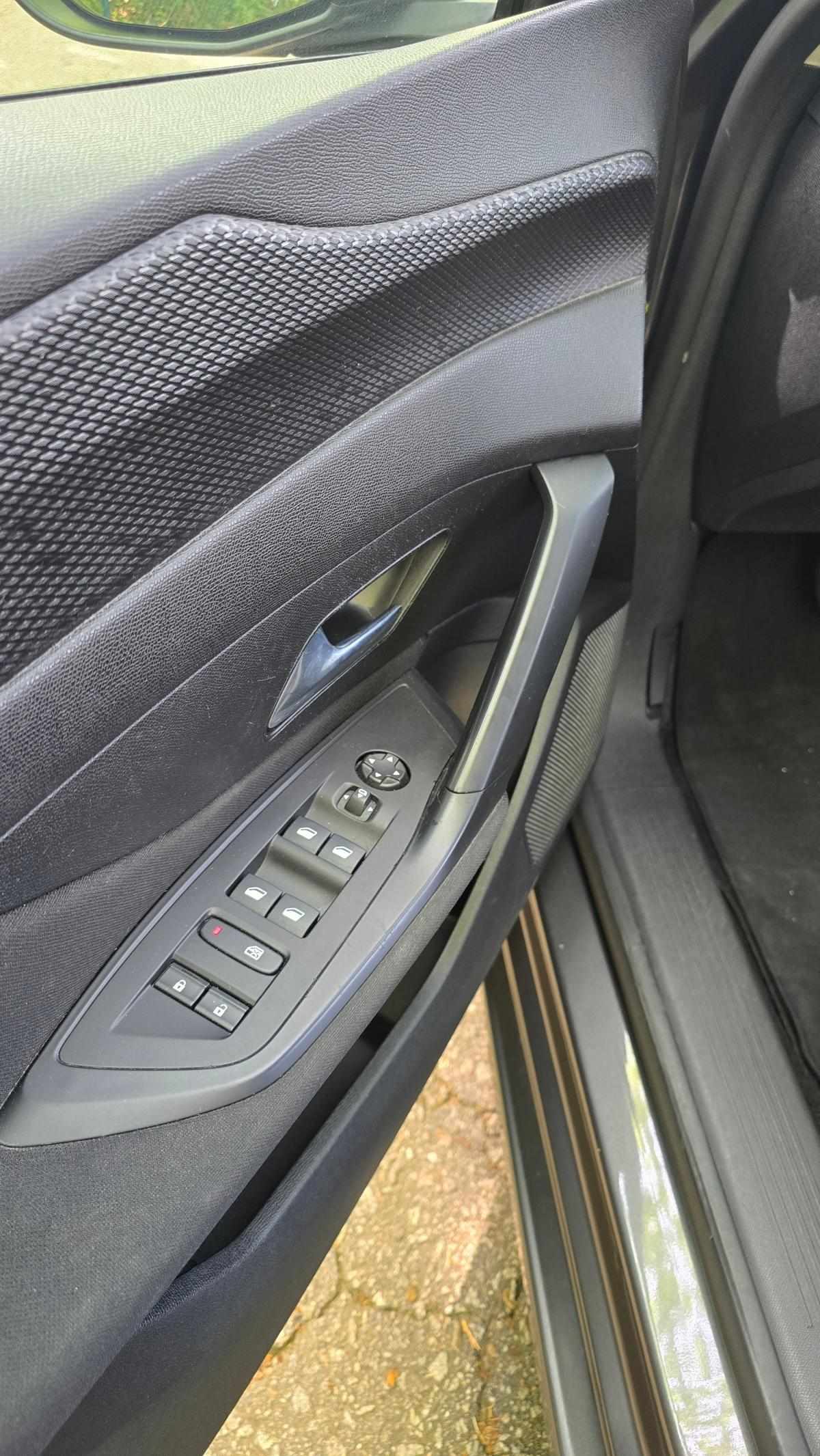 peugeot-308-sw-2022-diesel-1499cc