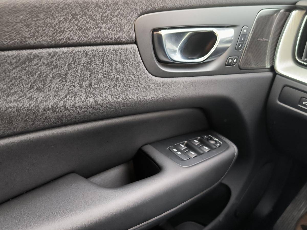volvo-xc60-2025-hibrido-a-gasolina-1969cc