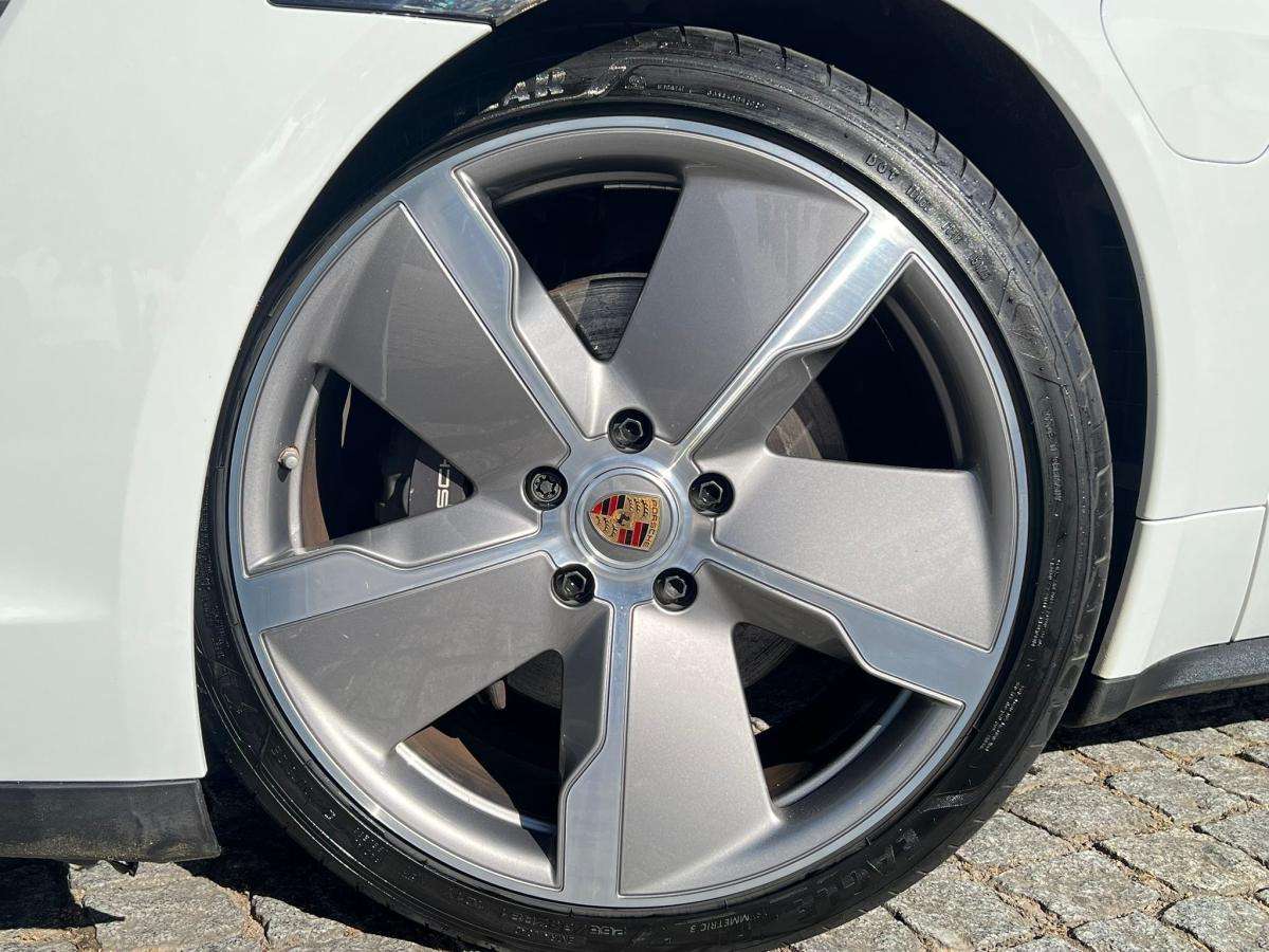 porsche-taycan-2023-eletrico-500cc