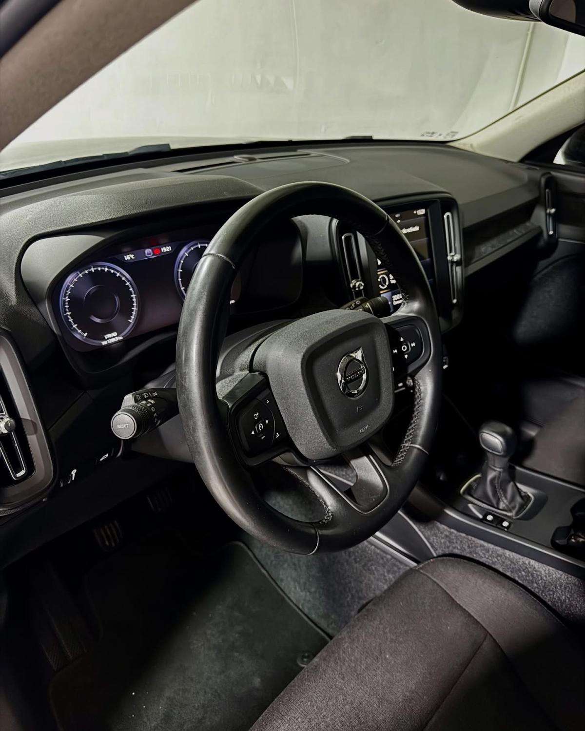 volvo-xc40-2021-gasolina-1477cc