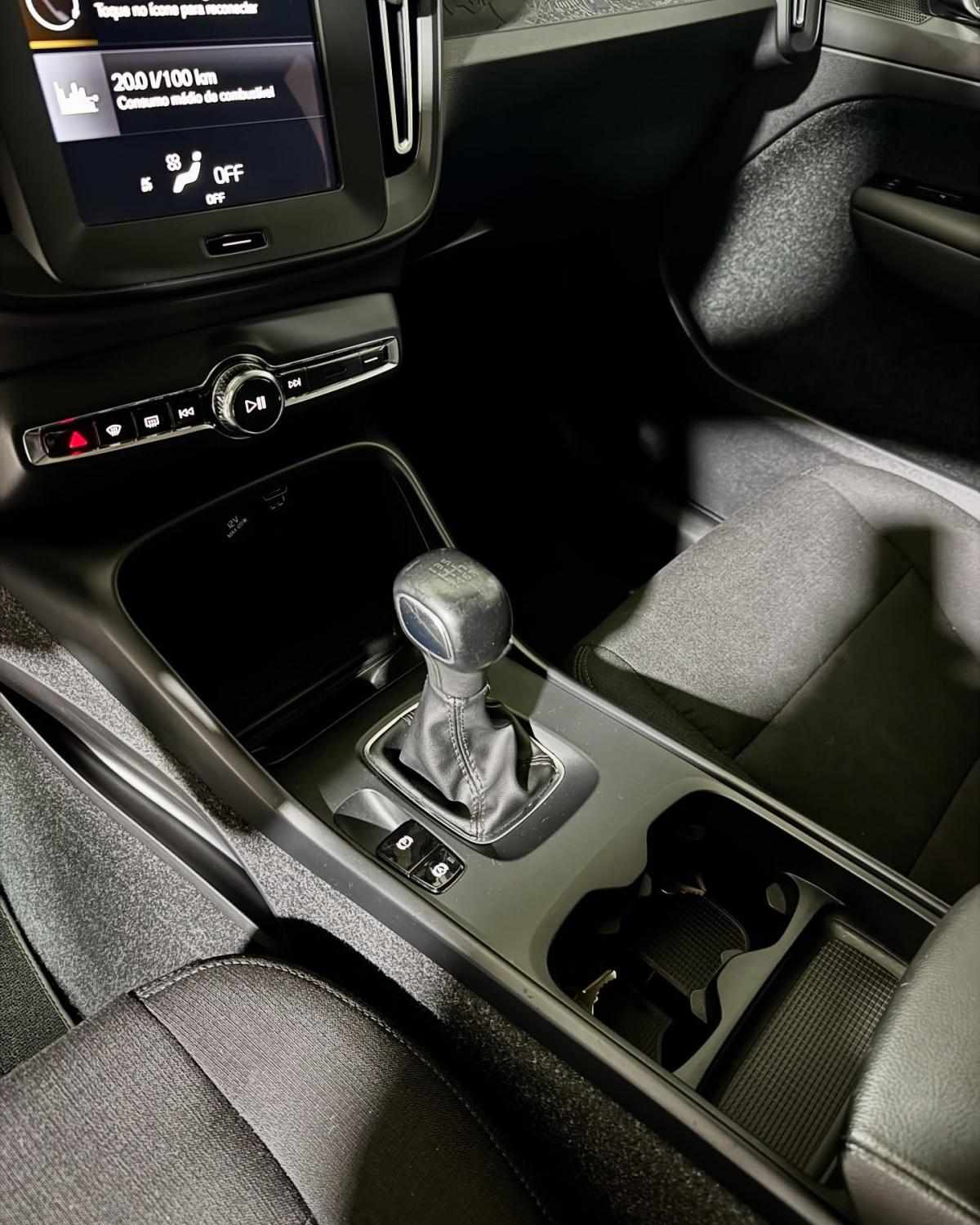 volvo-xc40-2021-gasolina-1477cc