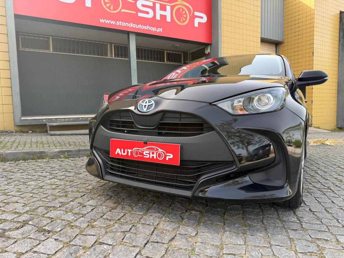 toyota-yaris-2022-hibrido-a-gasolina-1490cc