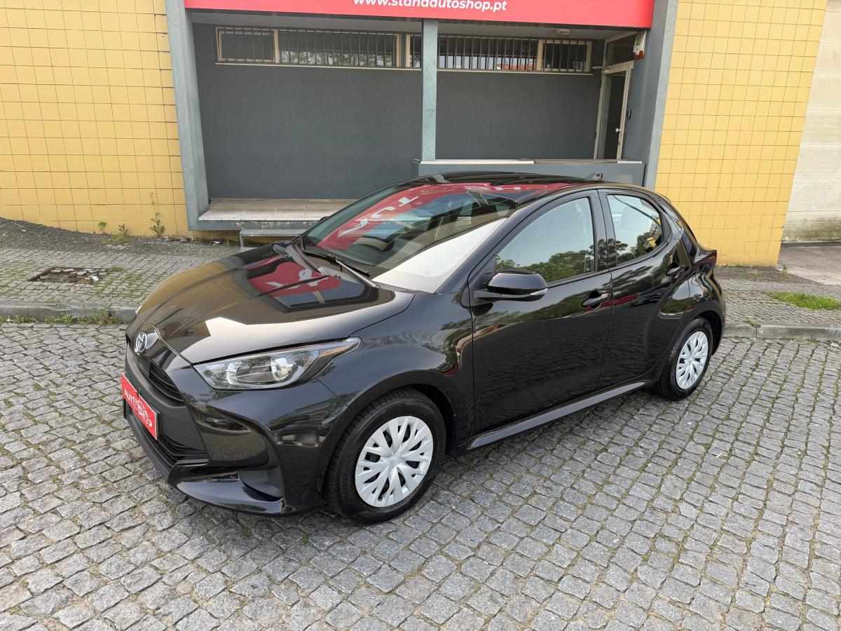 toyota-yaris-2022-hibrido-a-gasolina-1490cc