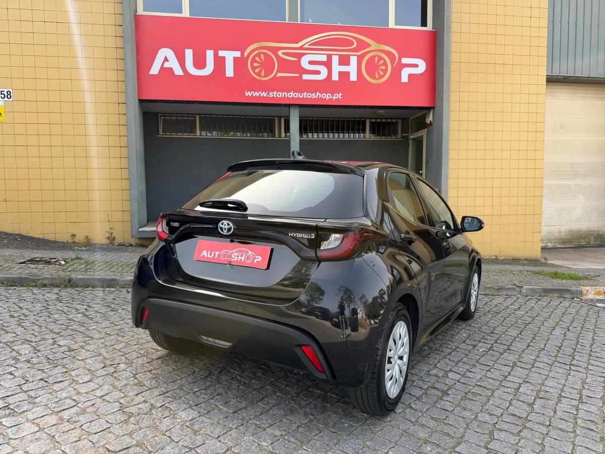 toyota-yaris-2022-hibrido-a-gasolina-1490cc