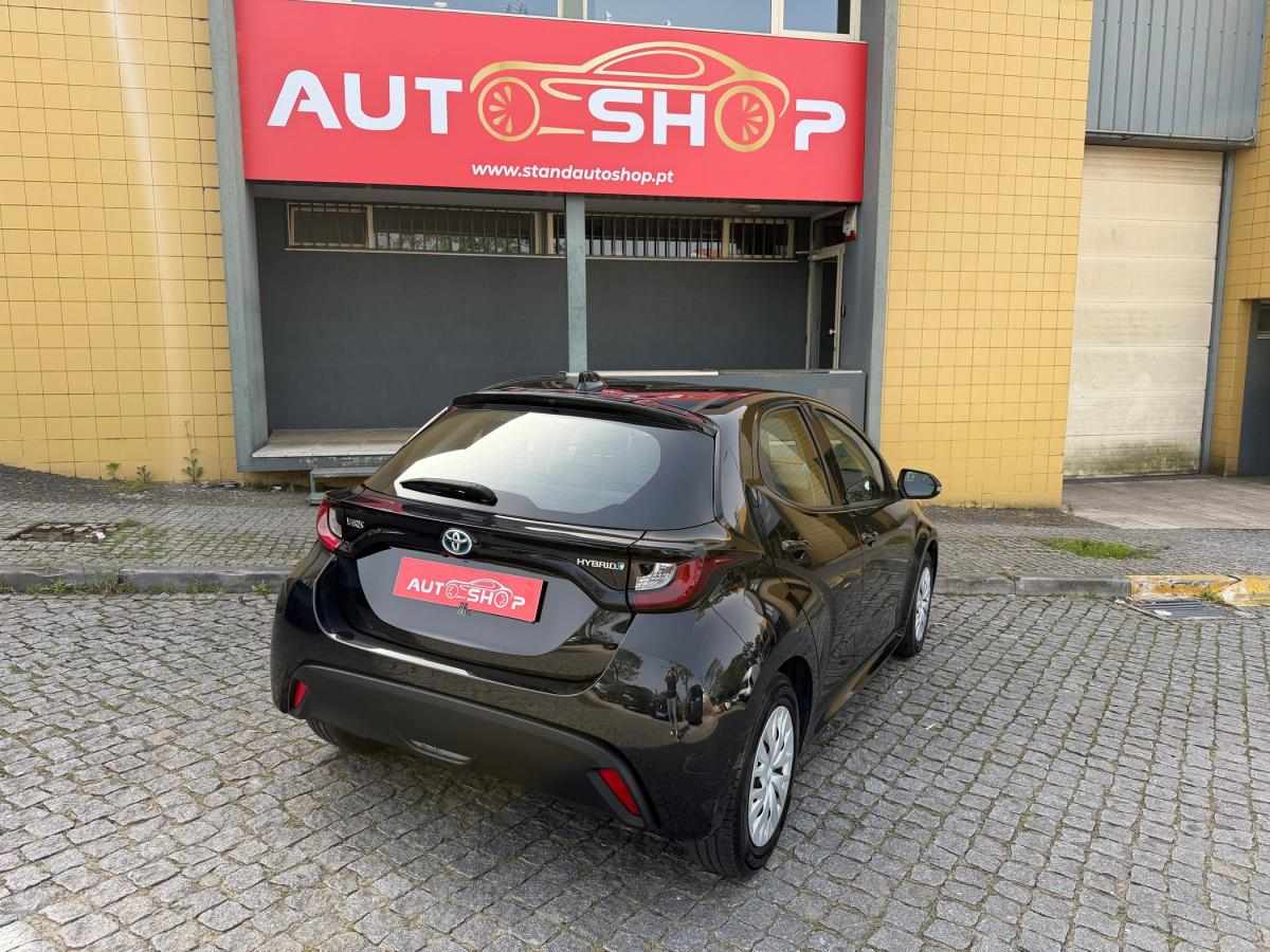 toyota-yaris-2022-hibrido-a-gasolina-1490cc