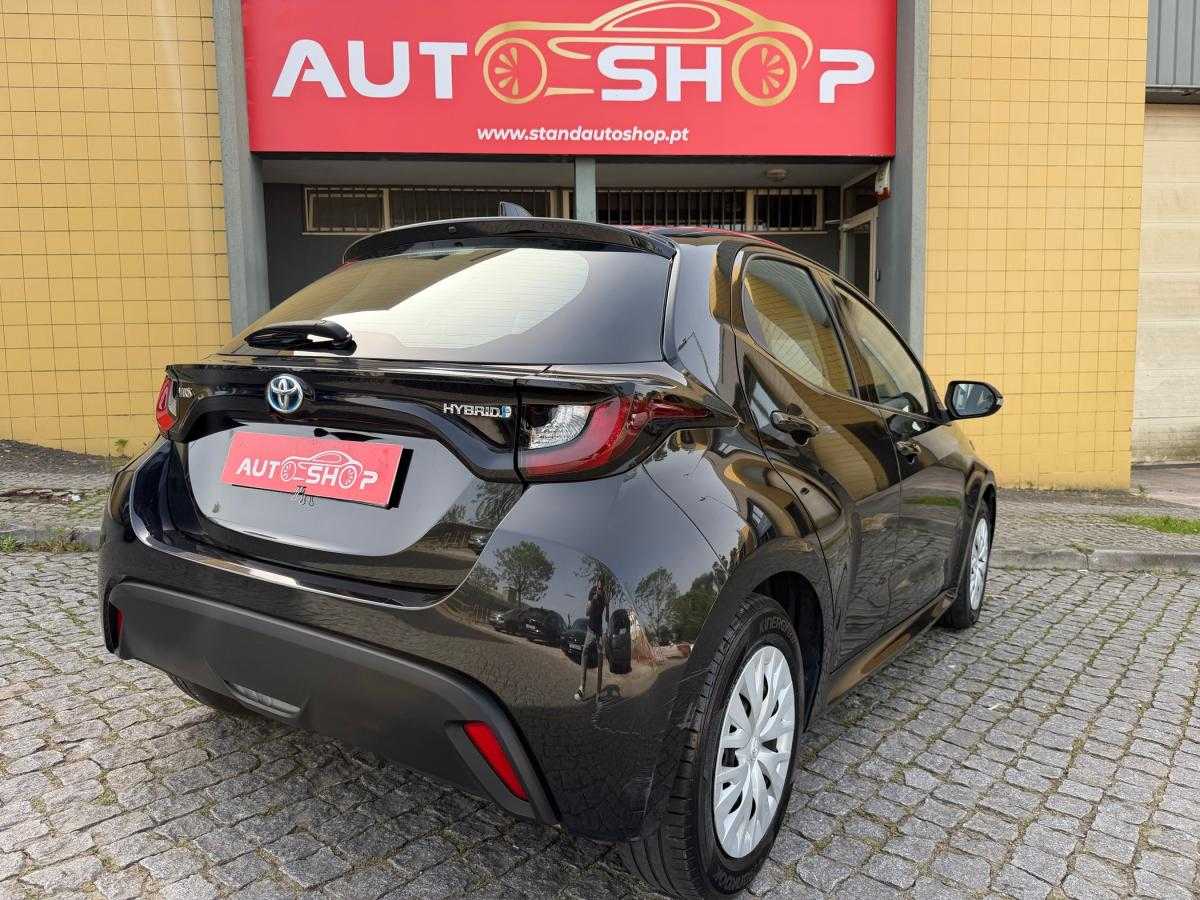 toyota-yaris-2022-hibrido-a-gasolina-1490cc