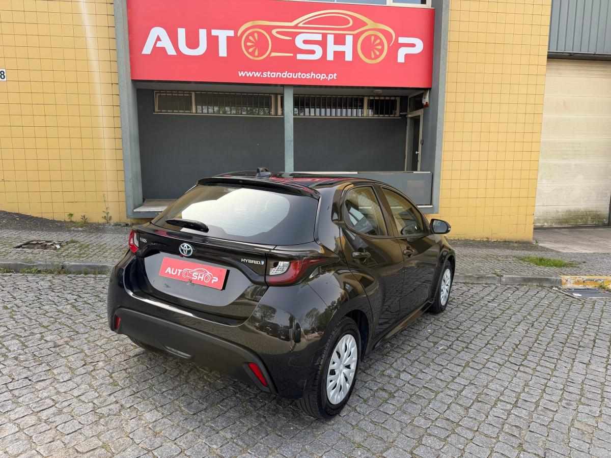 toyota-yaris-2022-hibrido-a-gasolina-1490cc
