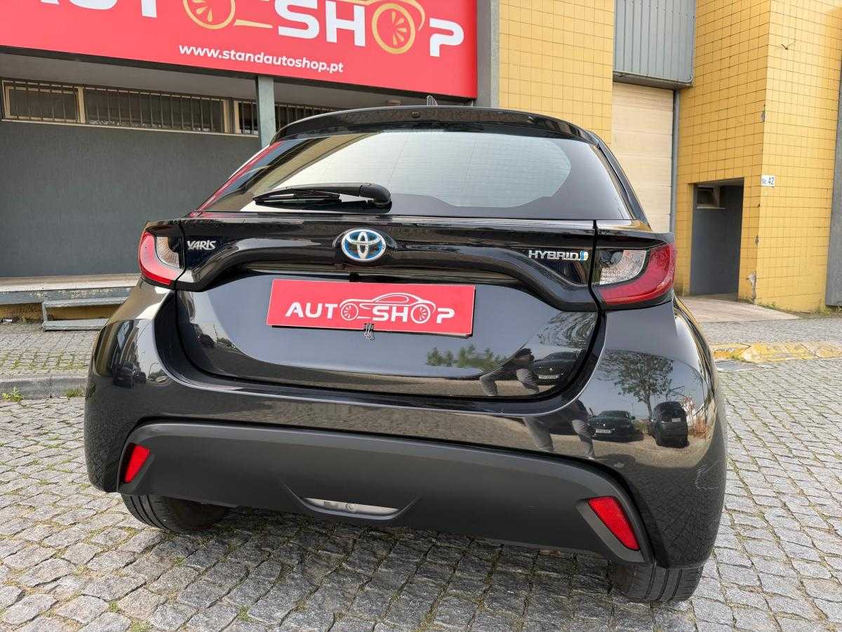 toyota-yaris-2022-hibrido-a-gasolina-1490cc