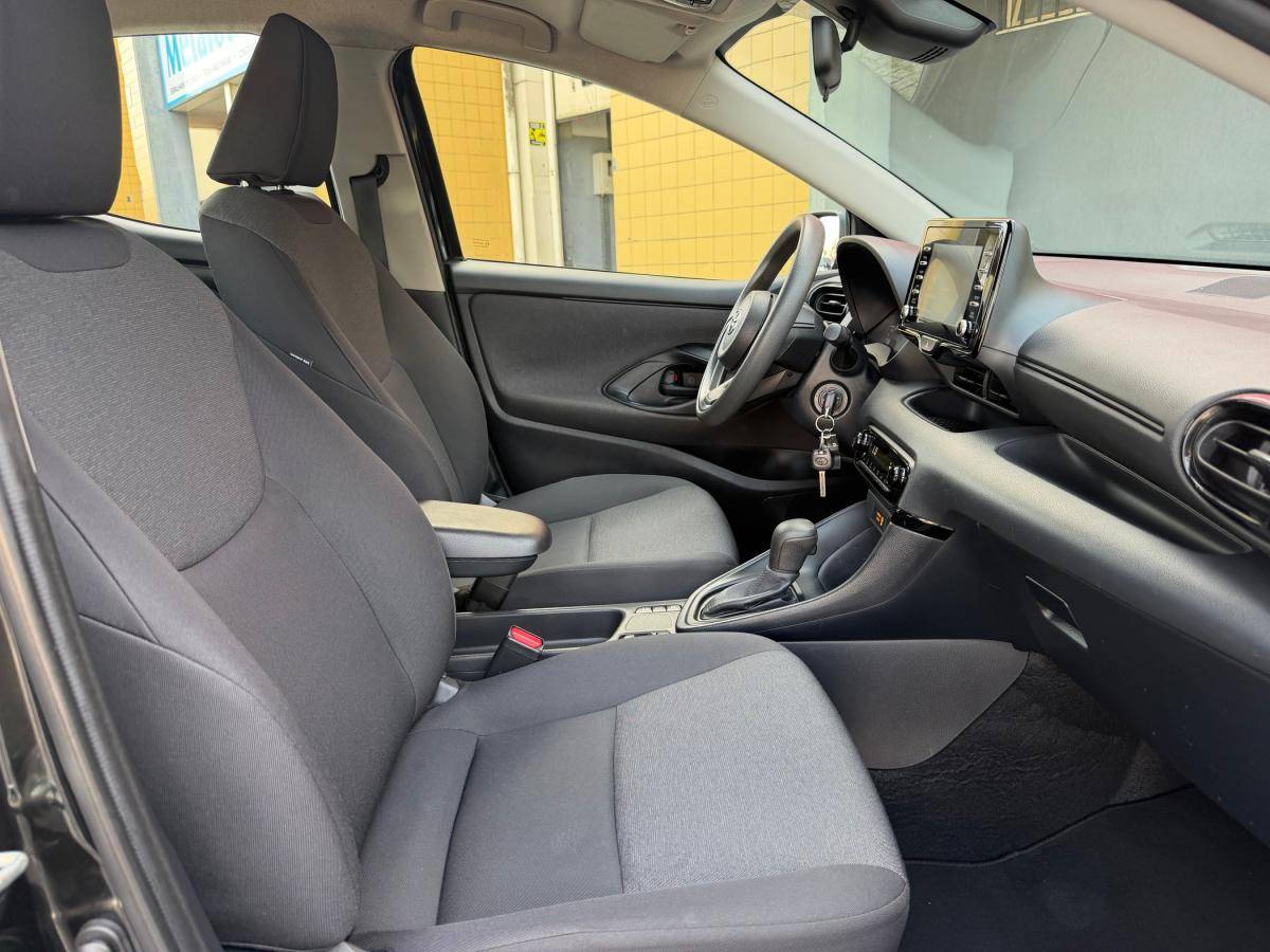 toyota-yaris-2022-hibrido-a-gasolina-1490cc