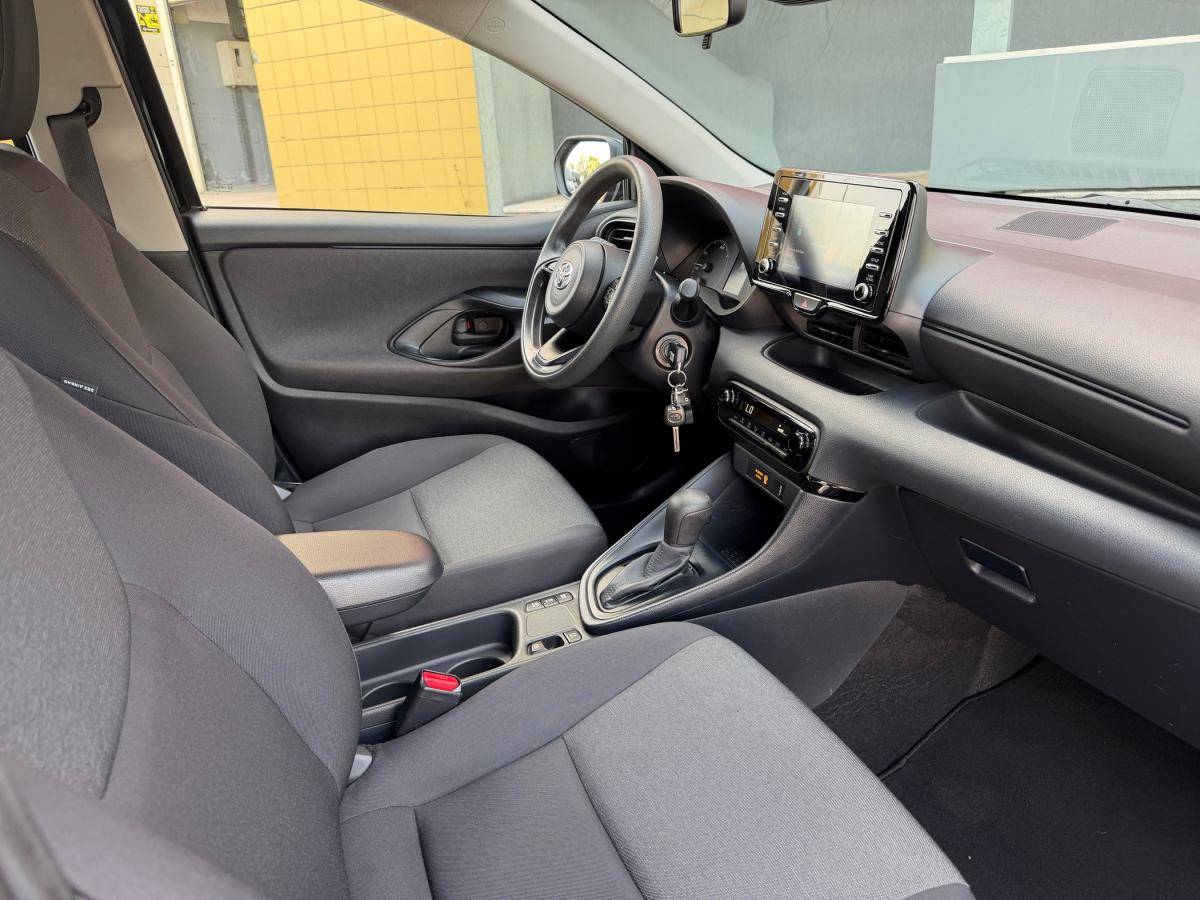 toyota-yaris-2022-hibrido-a-gasolina-1490cc