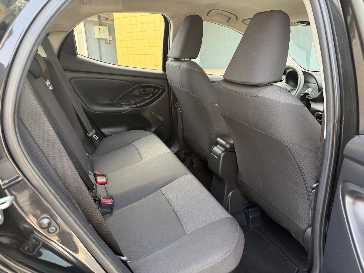 toyota-yaris-2022-hibrido-a-gasolina-1490cc