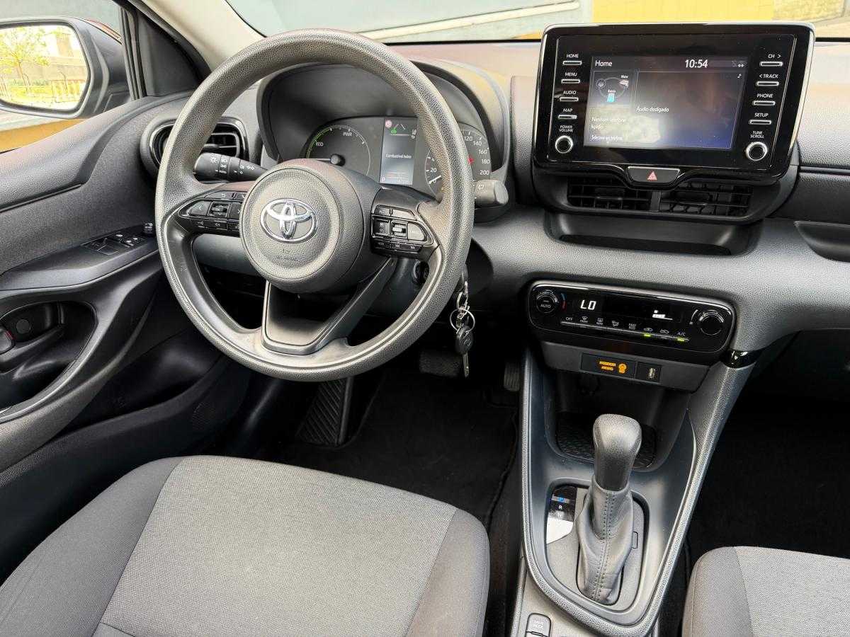 toyota-yaris-2022-hibrido-a-gasolina-1490cc