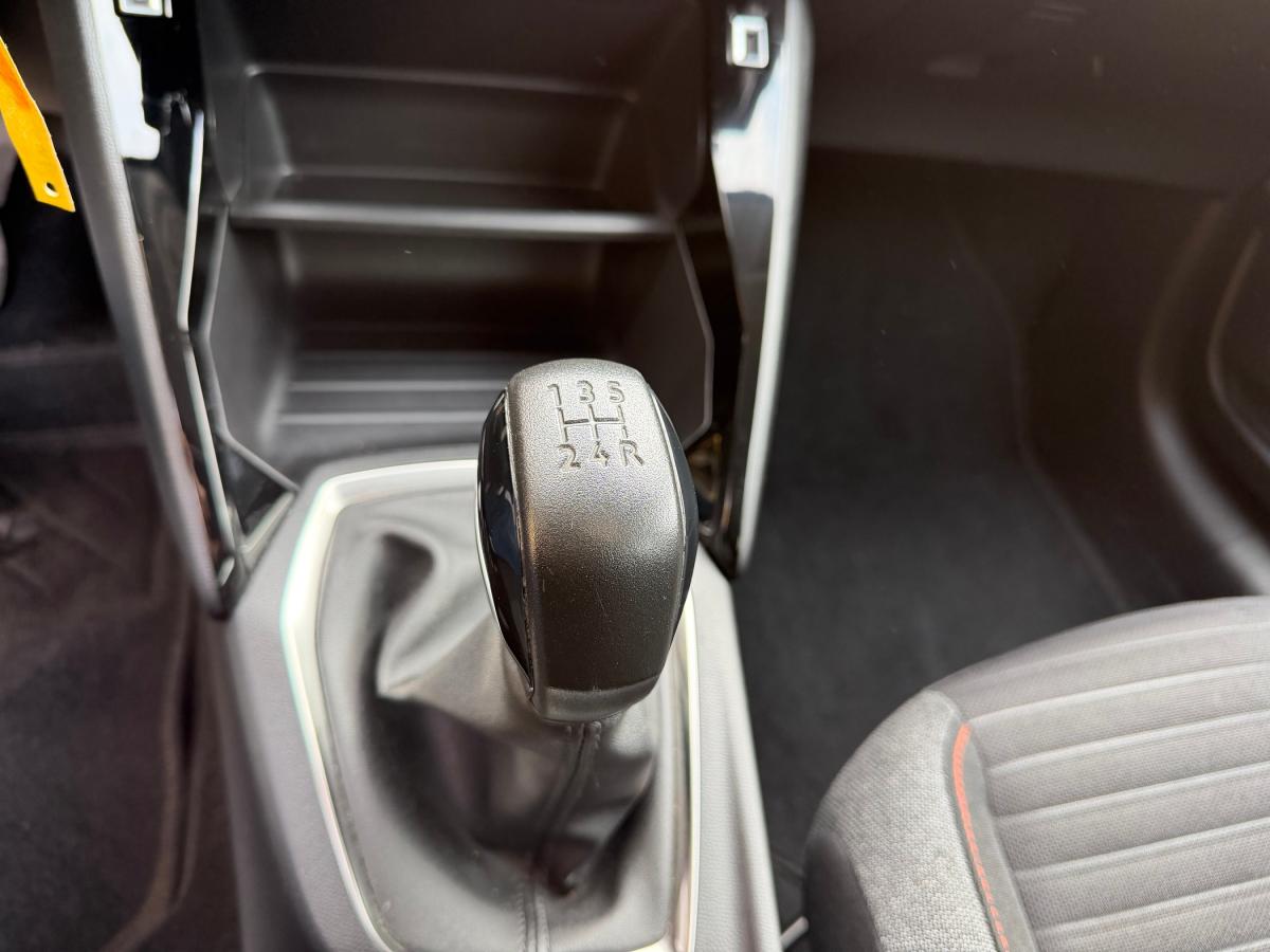 peugeot-208-2021-gasolina-1199cc