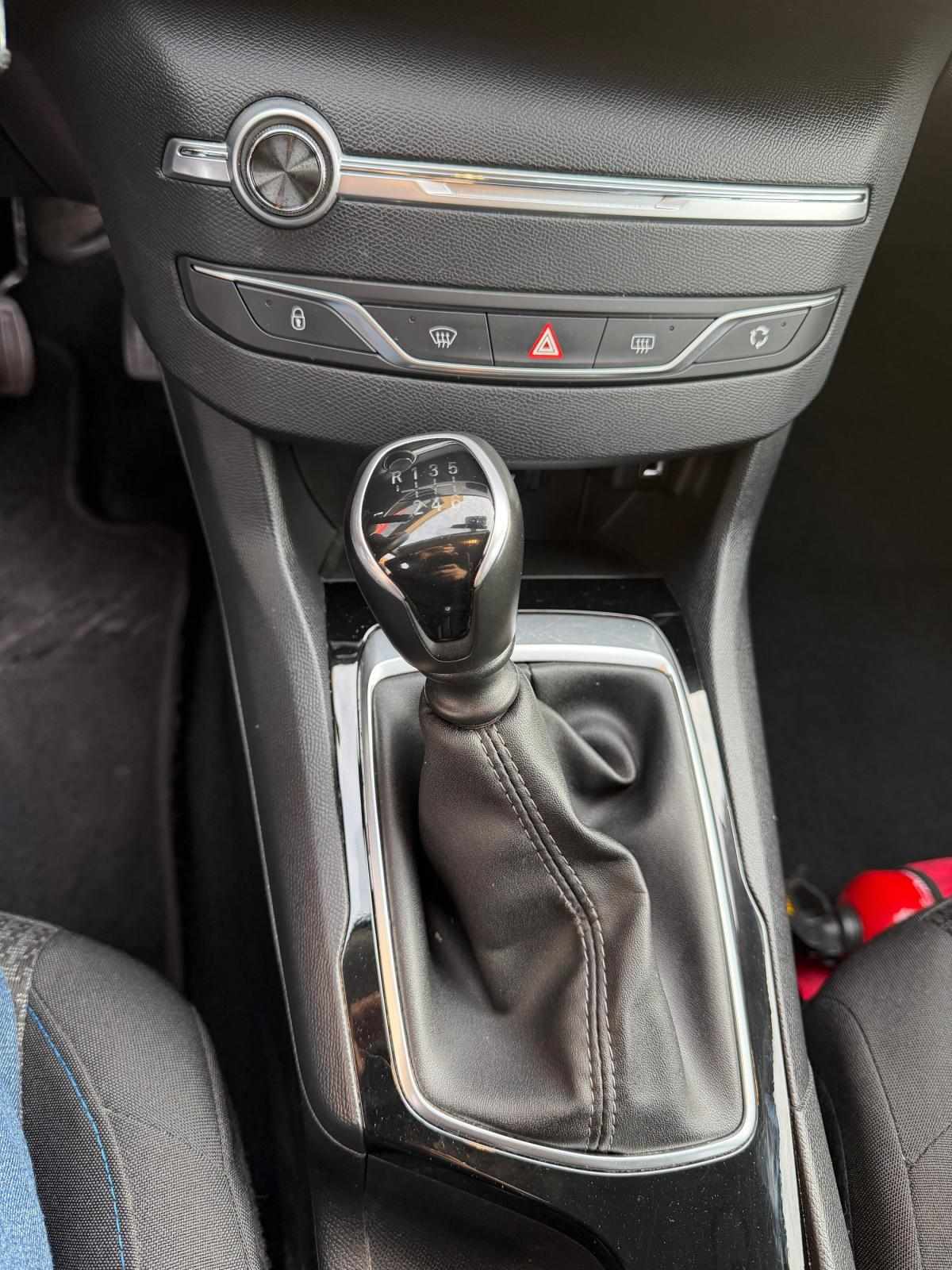 peugeot-308-sw-2021-gasolina-1199cc