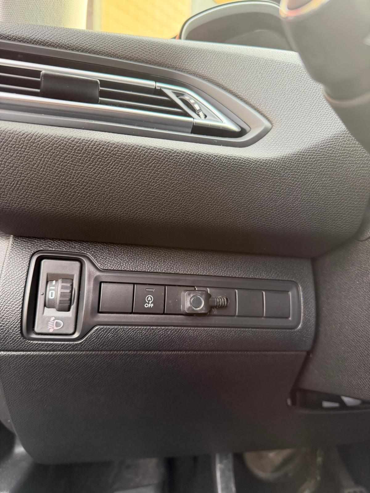 peugeot-308-sw-2021-gasolina-1199cc