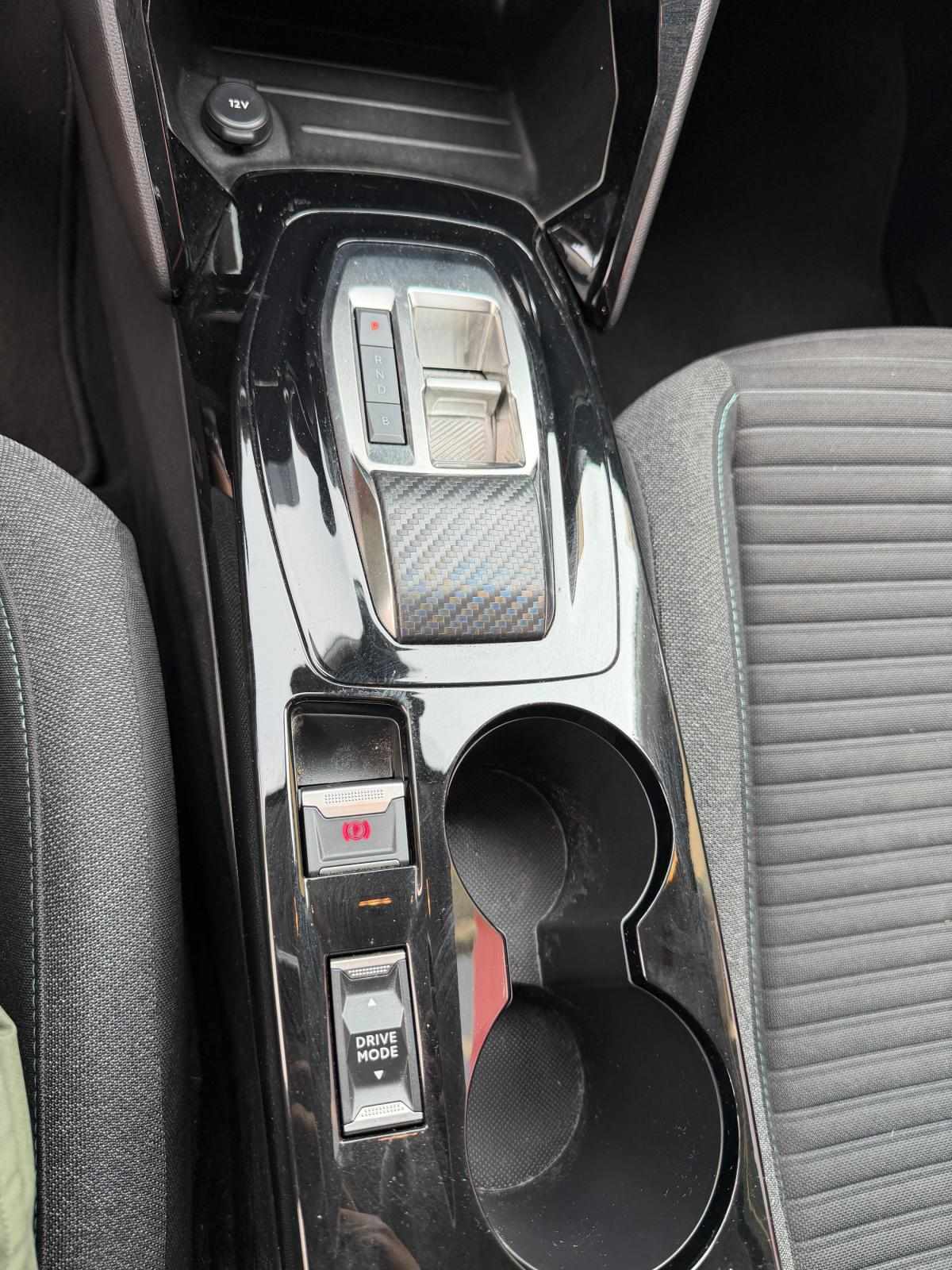 peugeot-208-2023-eletrico-500cc