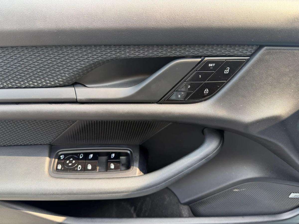porsche-taycan-2021-eletrico-0cc