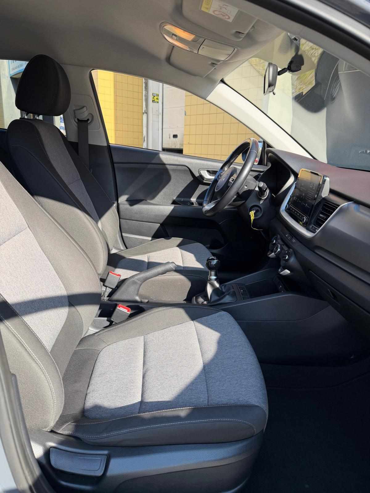 kia-stonic-2023-gasolina-1197cc